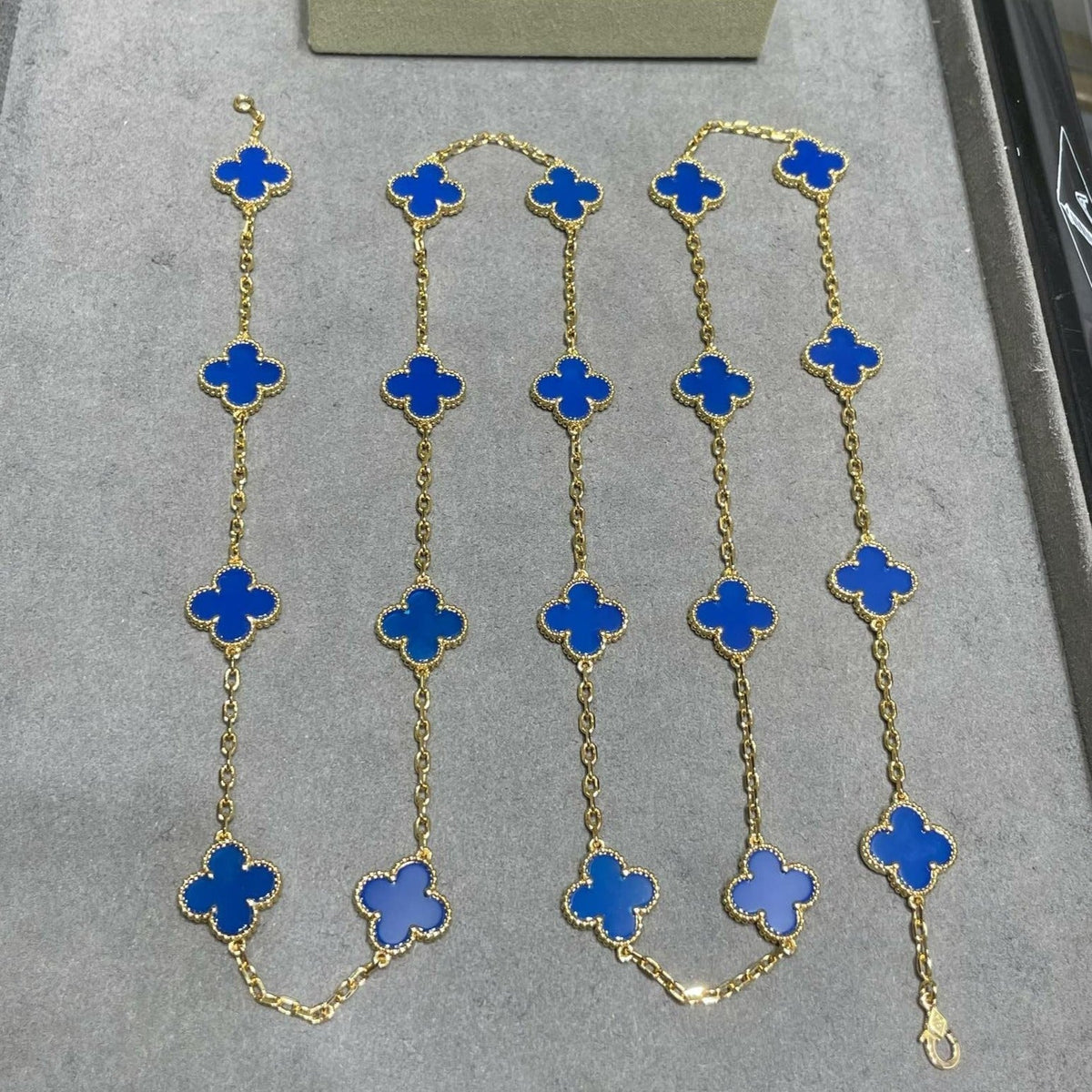 Van Cleef & Arpels CLOVER 20 MOTIF AGATE 86CM NECKLACE